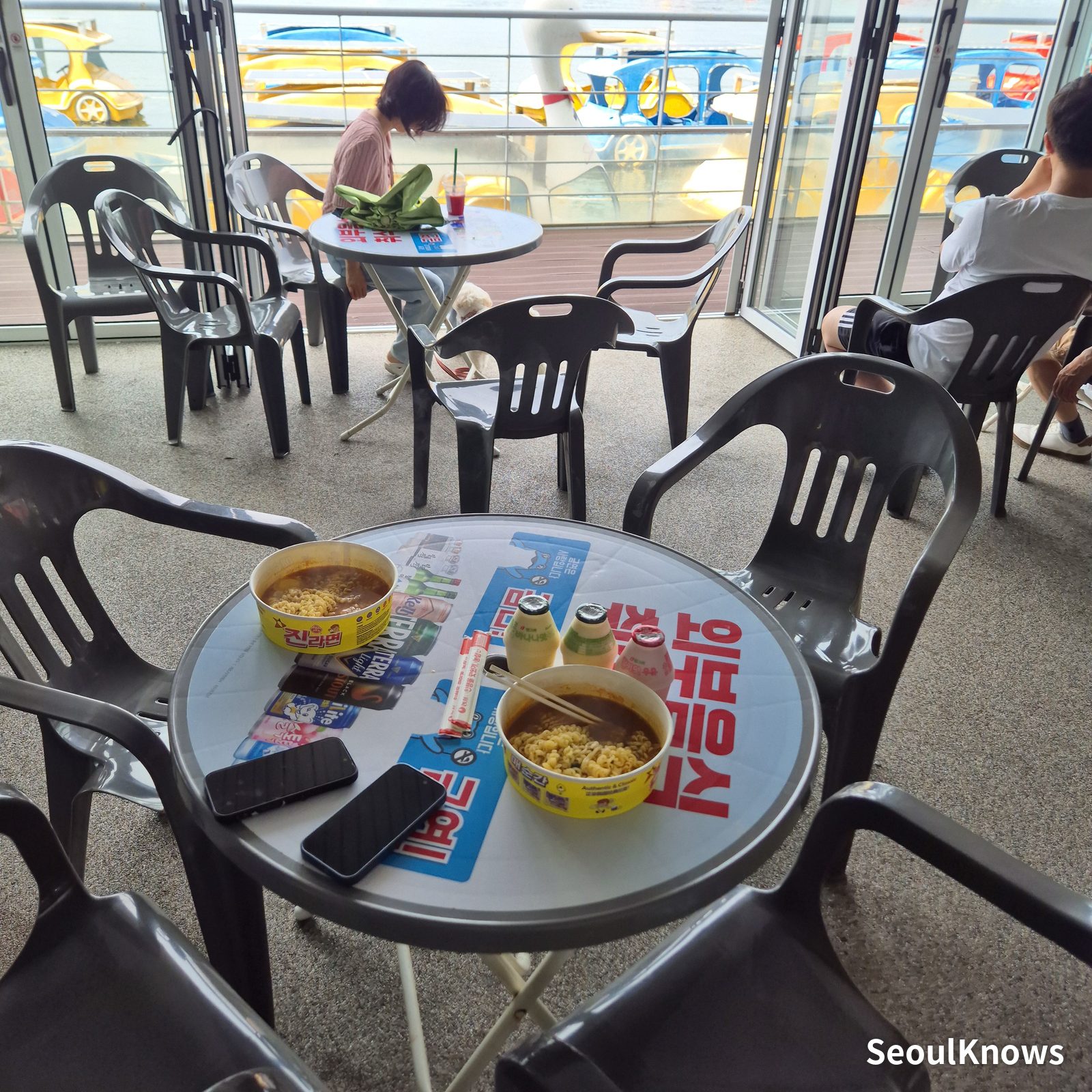 Seoul Battleship Park: stop 5 coffee and han river ramyeon right next door (photo 3)