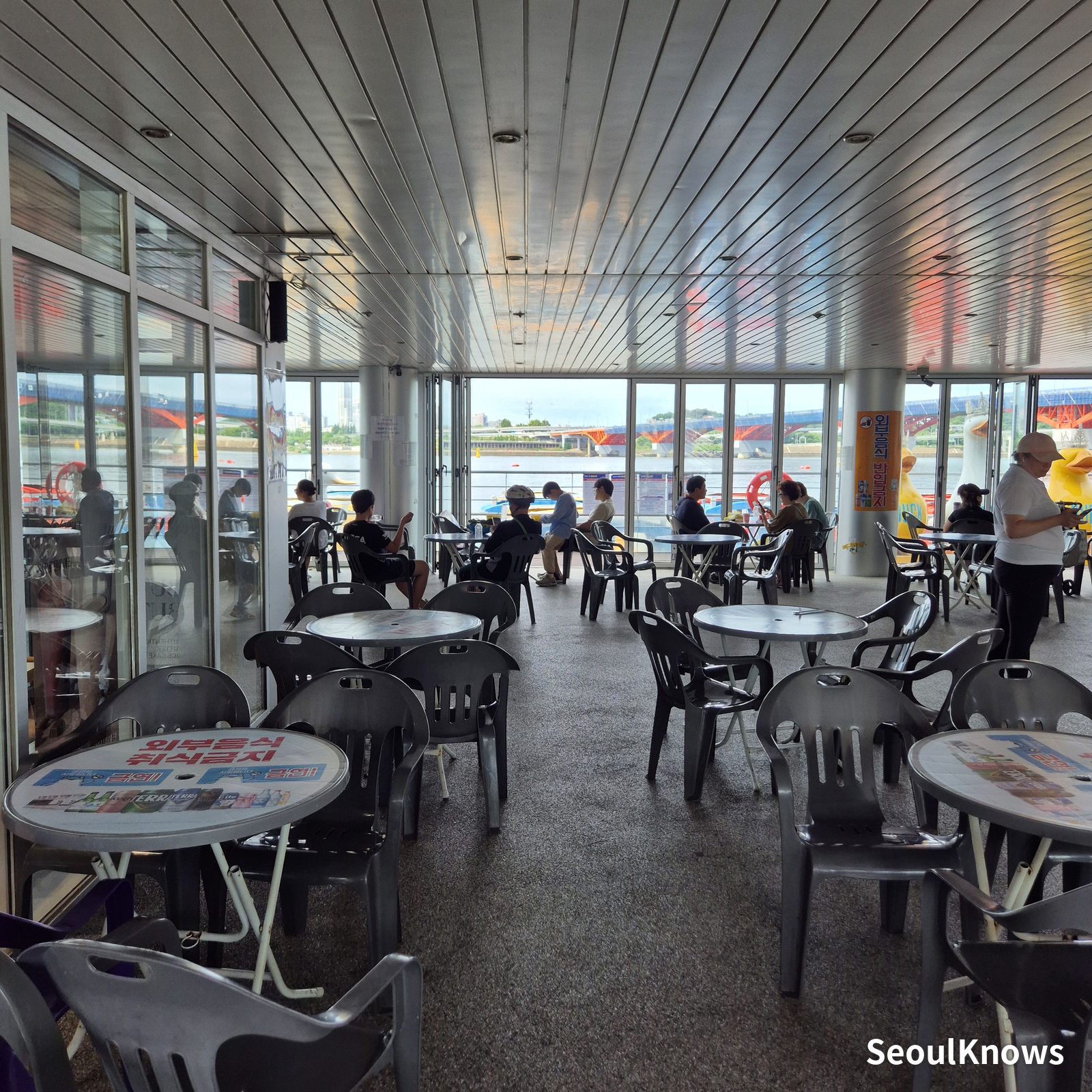 Seoul Battleship Park: stop 5 coffee and han river ramyeon right next door (photo 4)