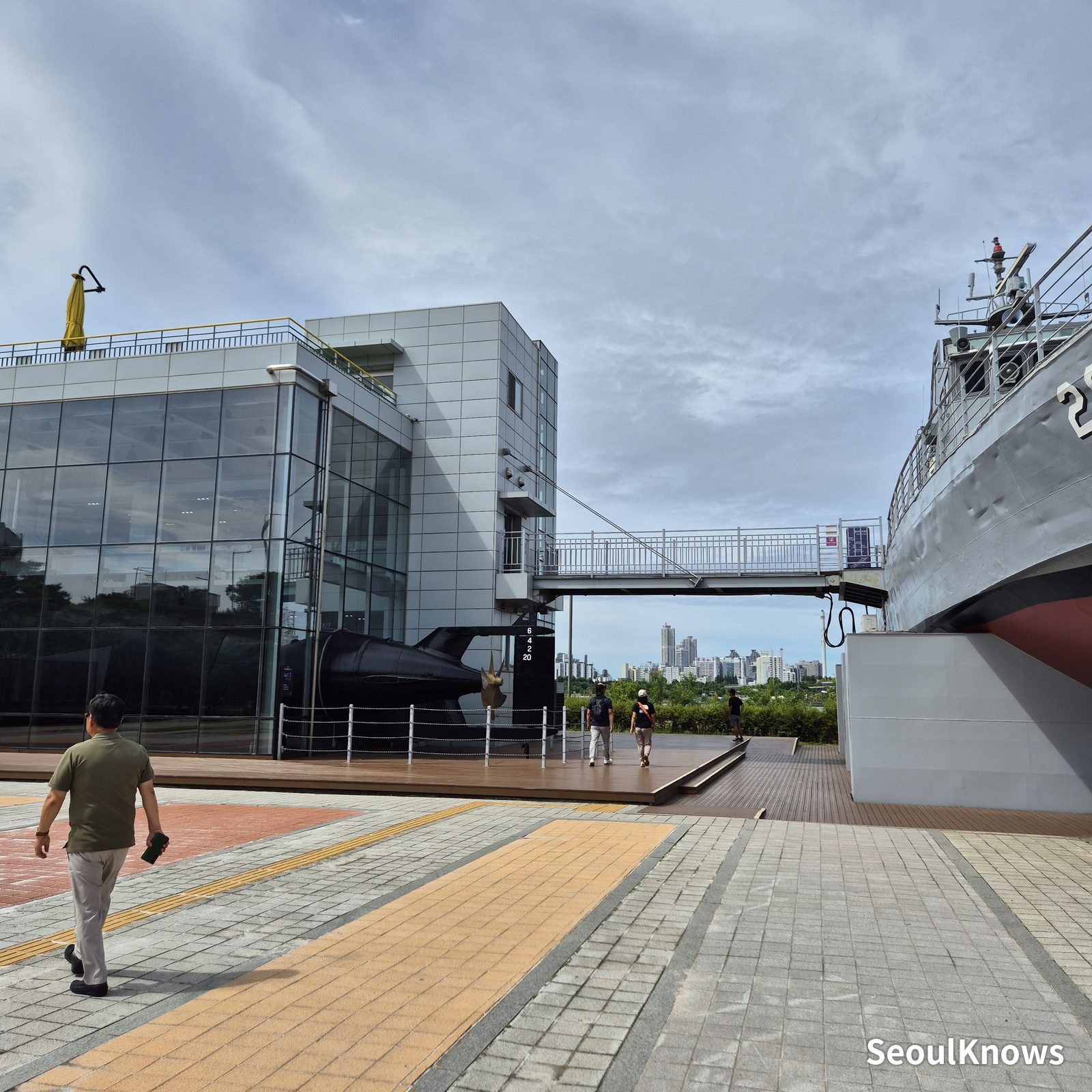 Seoul Battleship Park: stop 3 the chamsuri patrol boat and the yeonpyeong story (photo 3)