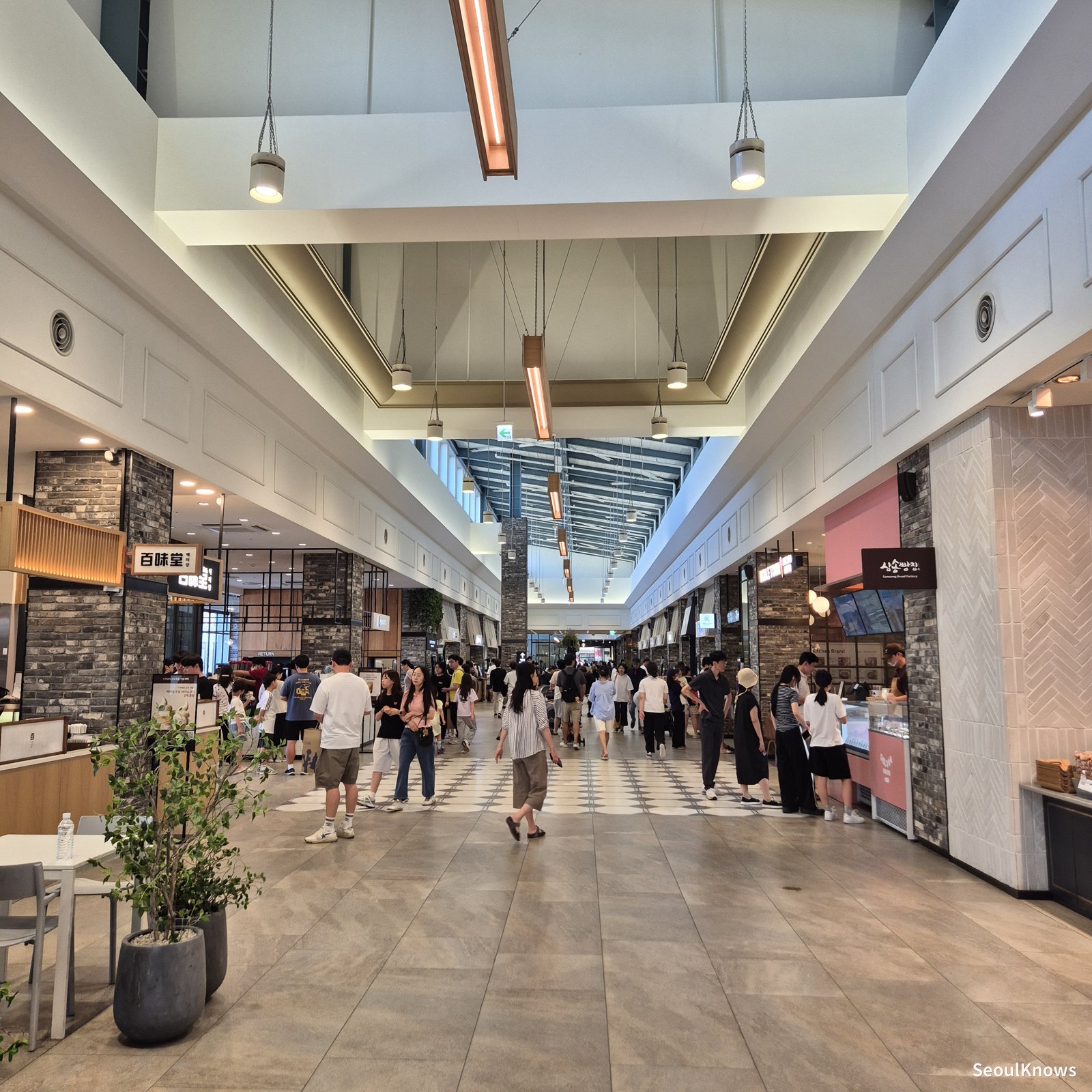 Large indoor mall hall at Hyundai Gimpo outlet