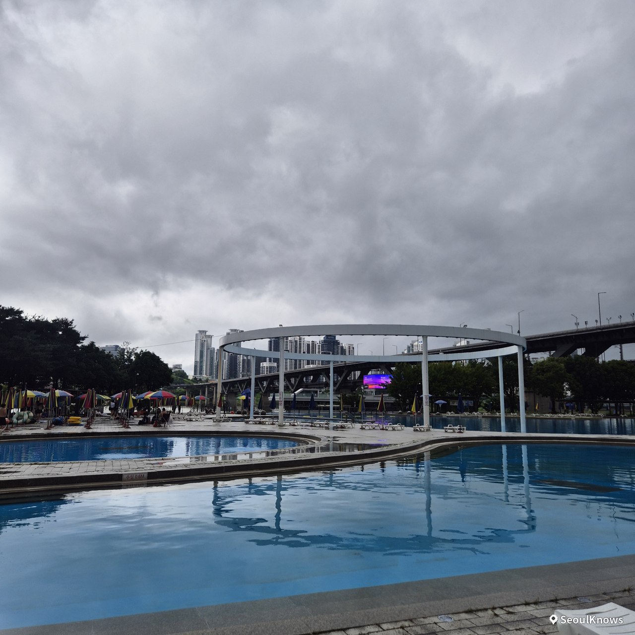 Hangang River swimming pool in Seoul