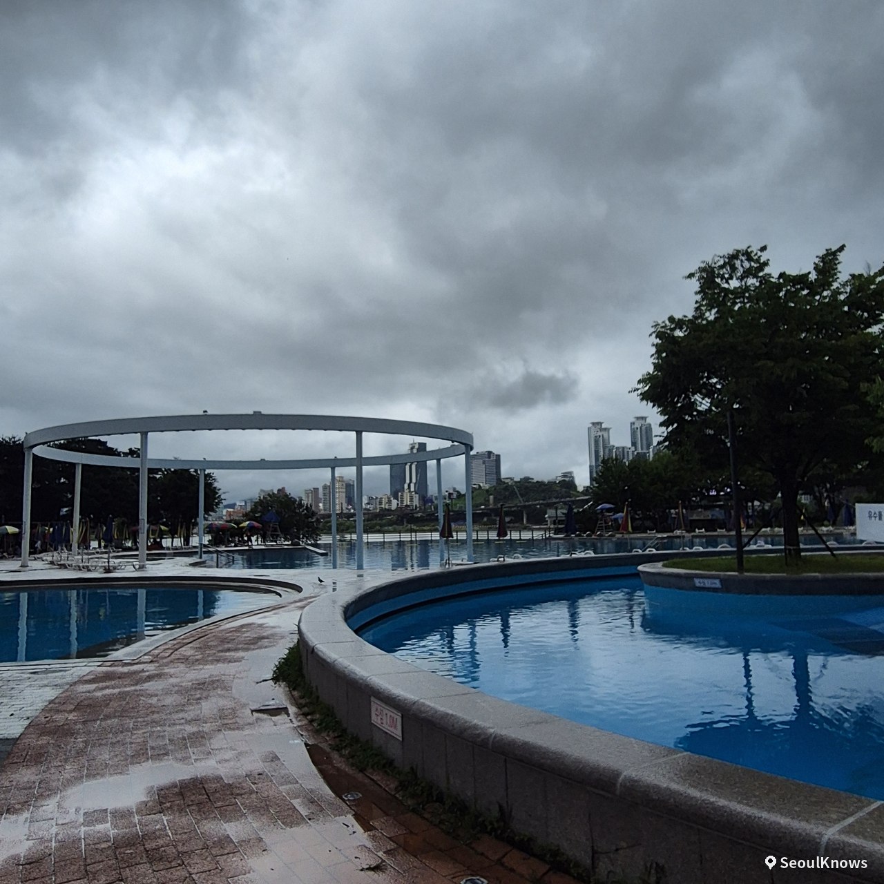 Hangang River swimming pool in Seoul