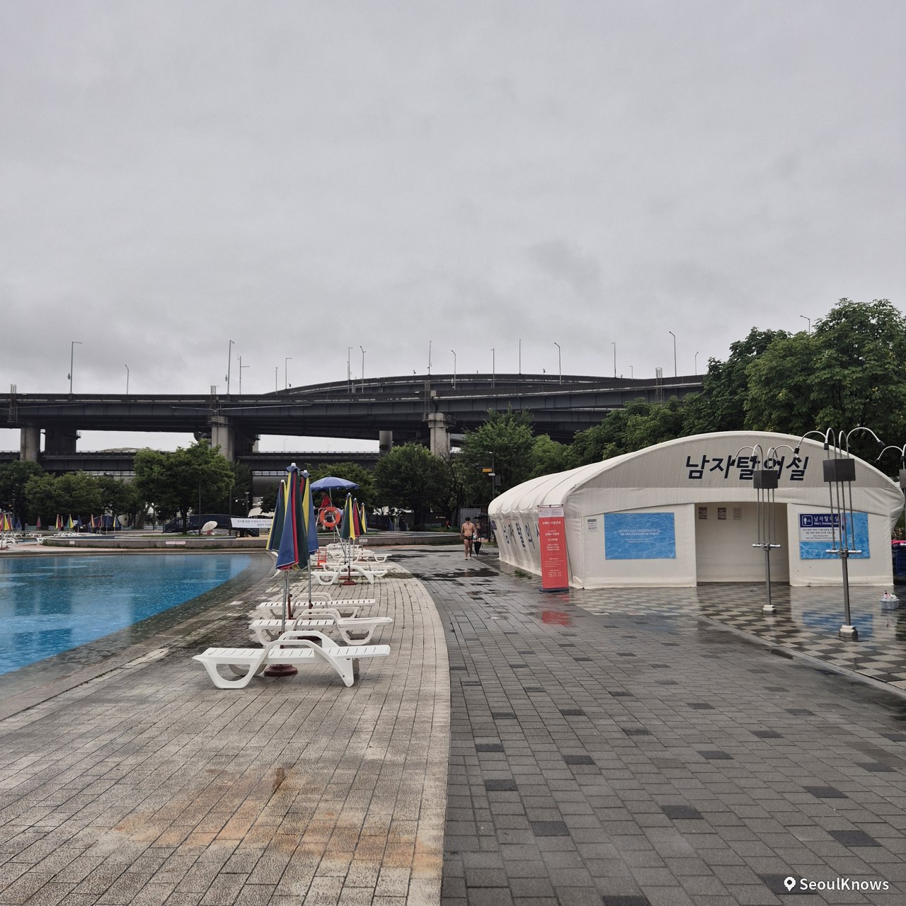 Hangang River swimming pool in Seoul