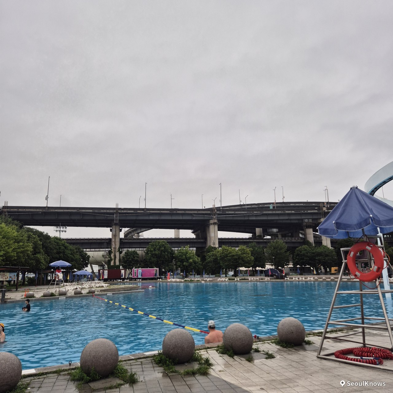 Hangang River swimming pool in Seoul