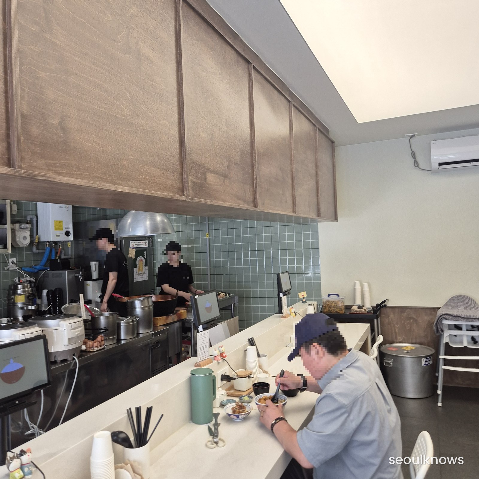 Open kitchen and counter bar seats at Kokamome, good for solo dining