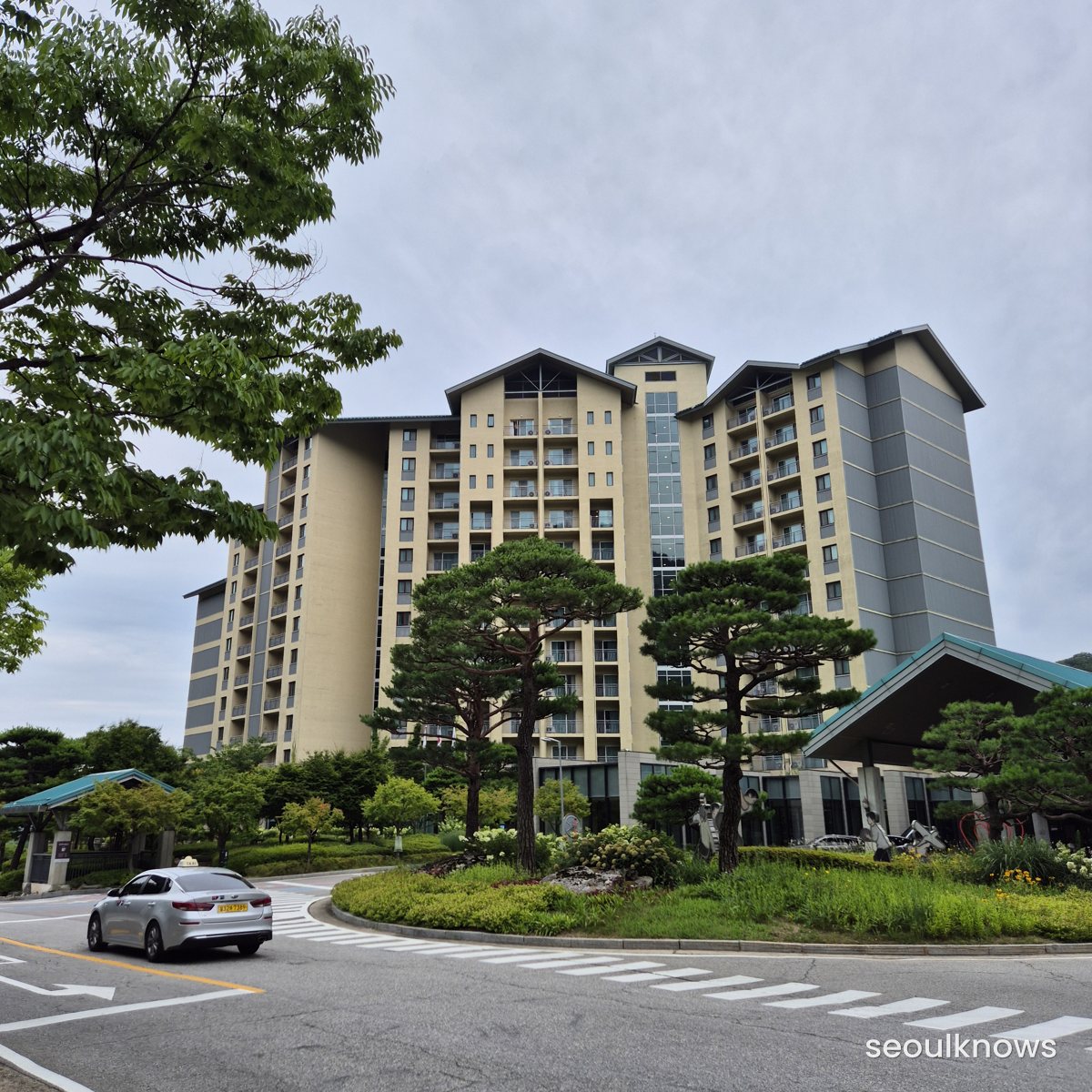 Konjiam Resort condo building framed by pine trees near Seoul