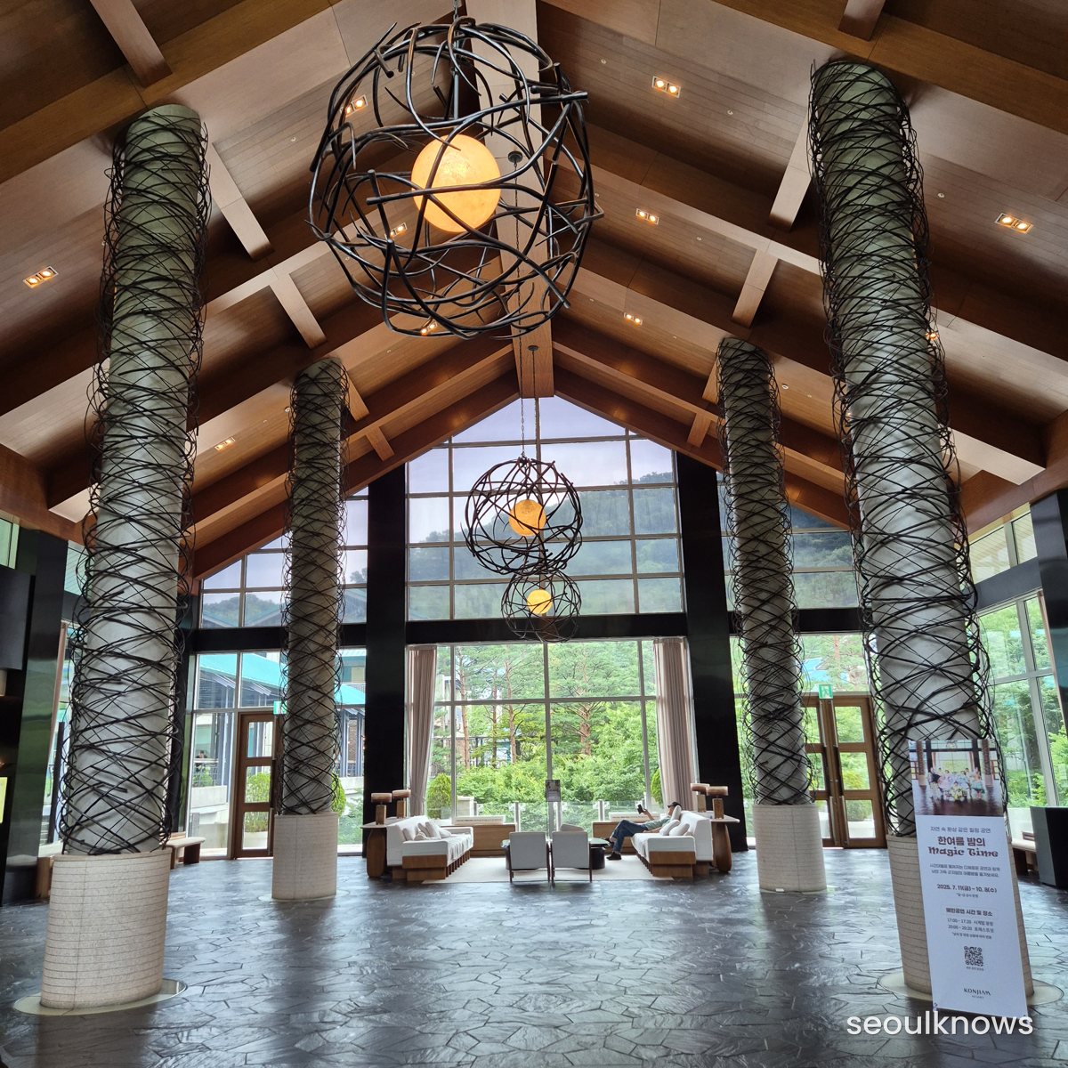 Grand wood-beam lobby at Konjiam Resort