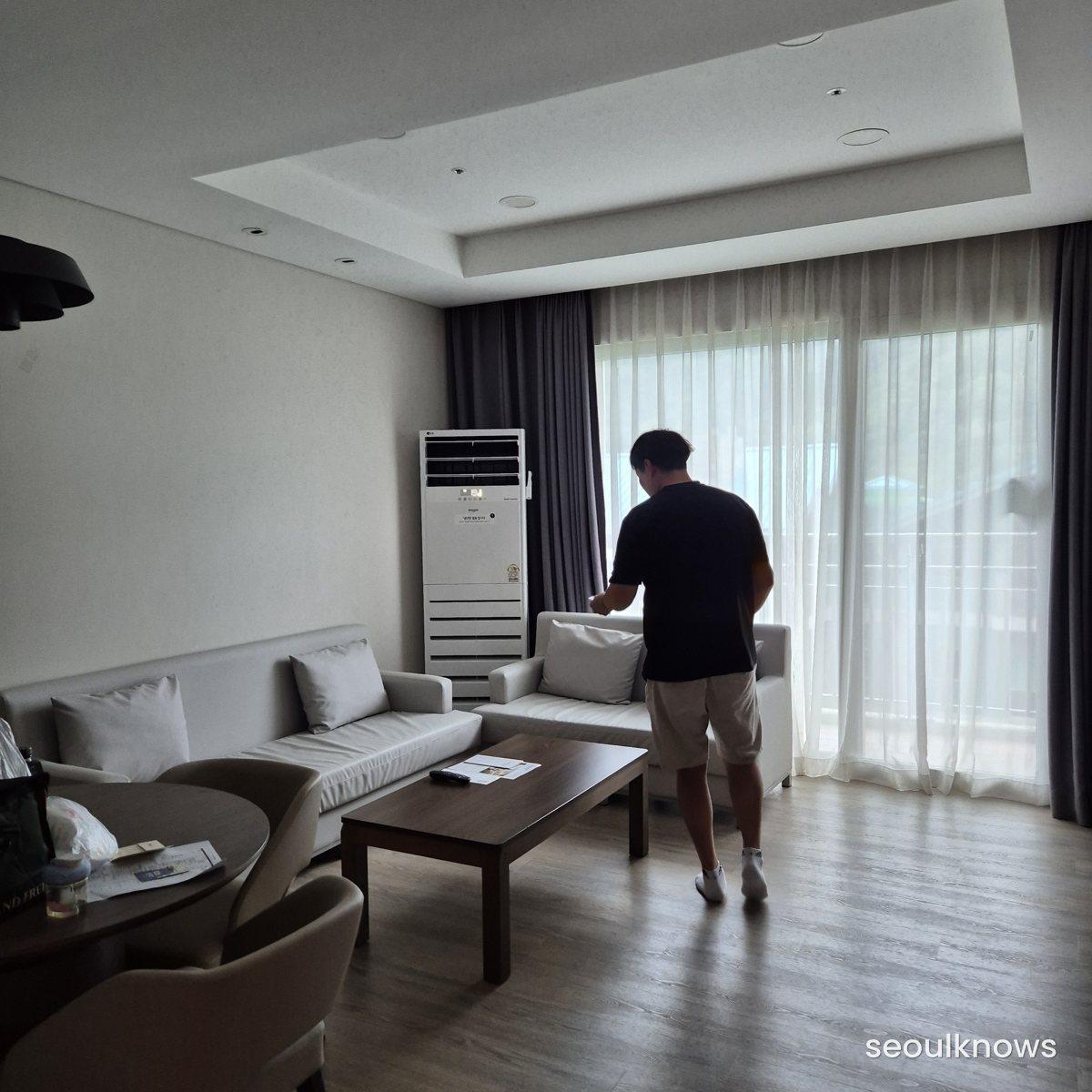 Spacious living room in a Konjiam Resort cook-in condo
