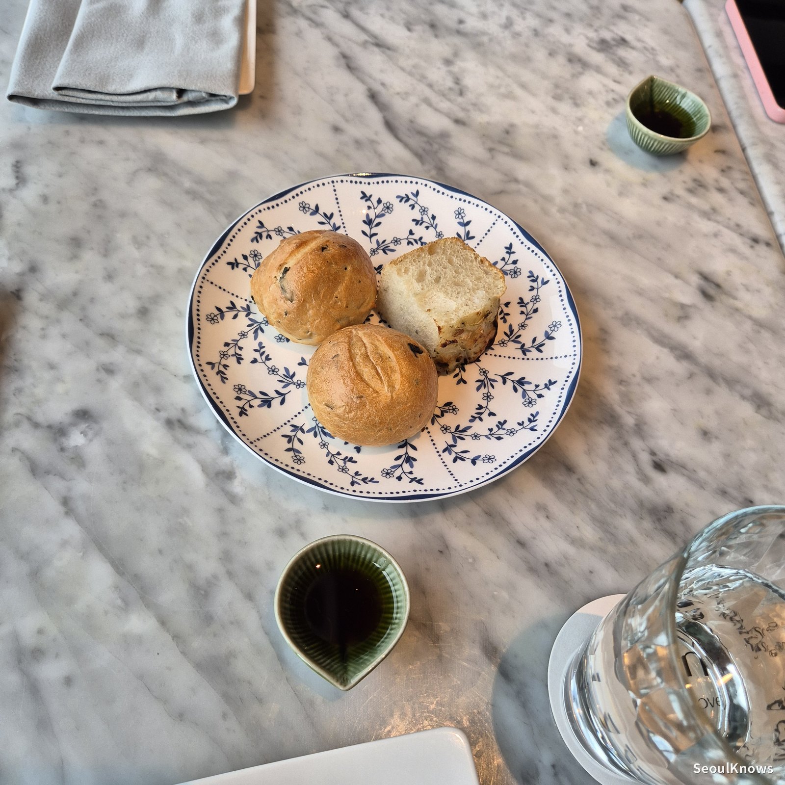 Complimentary house bread at McQueens Grill and Bar