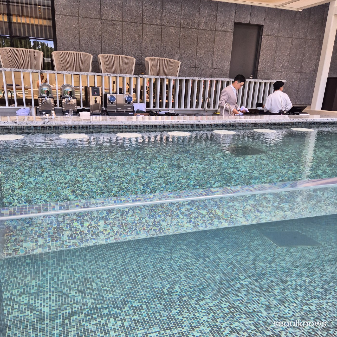 Residence poolside bar