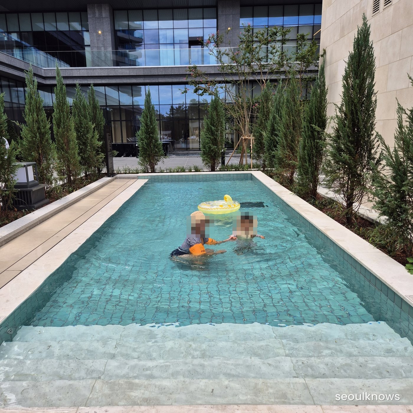 Shallow pool for little kids