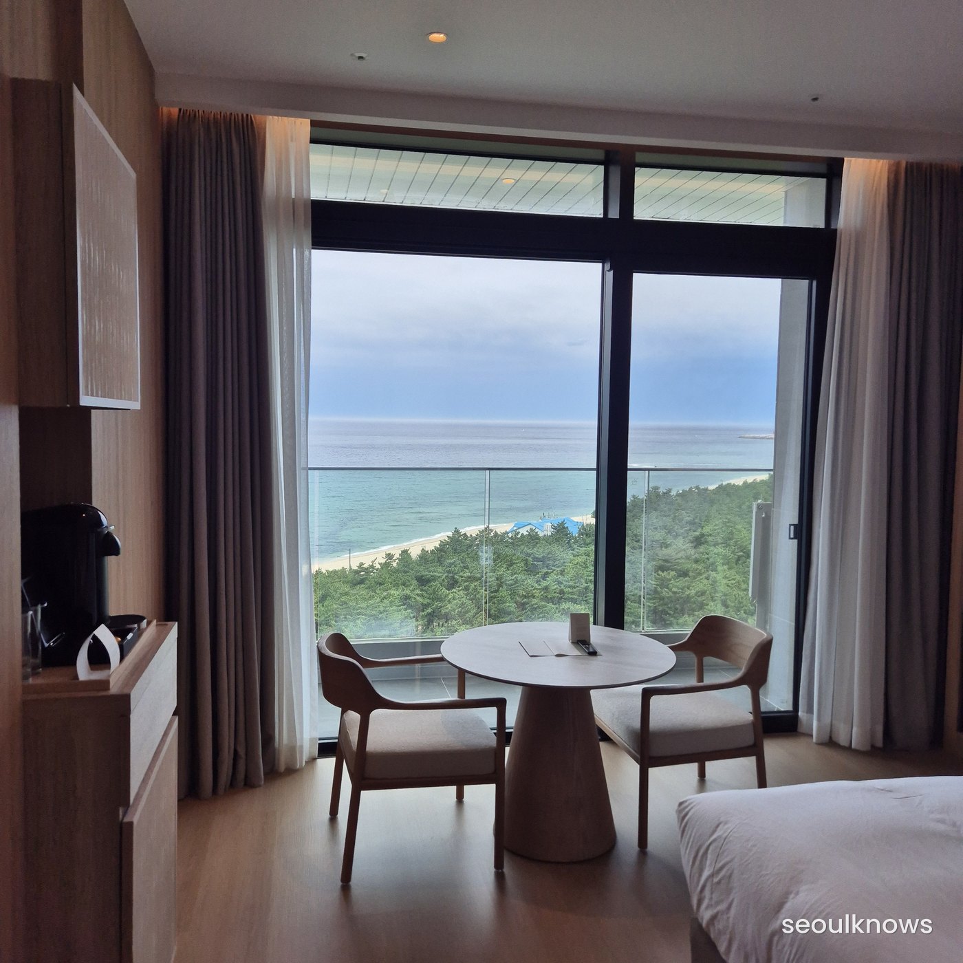 Sitting area with sea view