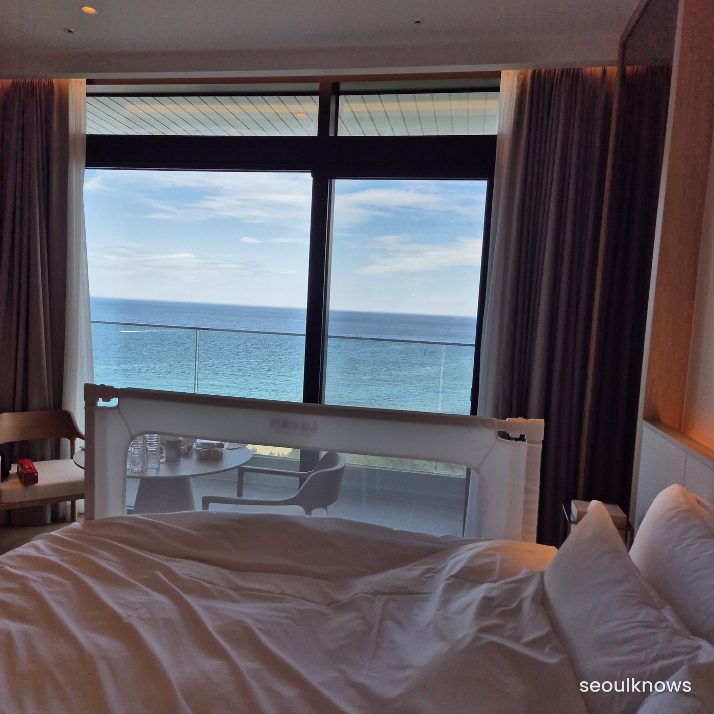 Room with sea view through the window