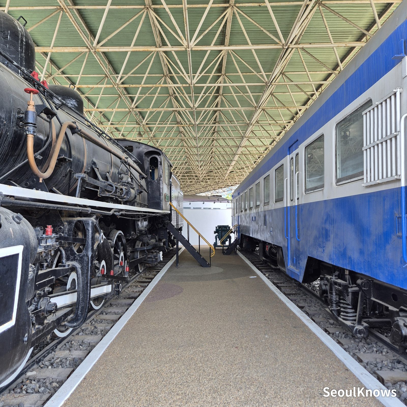 Railroad Museum, Uiwang: outdoor yard real trains up close (photo 2)