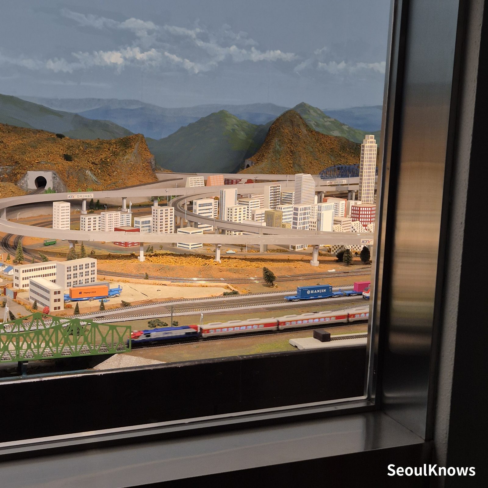 Railroad Museum, Uiwang: star attraction the model-train diorama (photo 3)