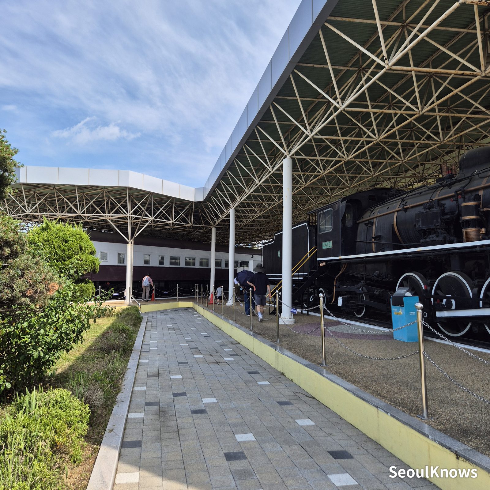Railroad Museum, Uiwang: outdoor yard real trains up close (photo 6)