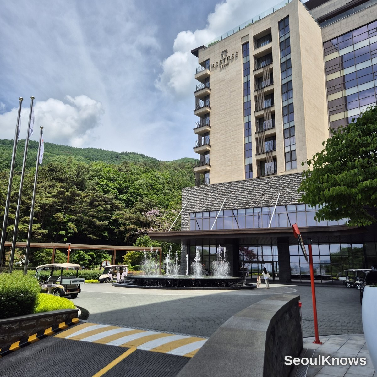 Resom Resort outdoor fountain