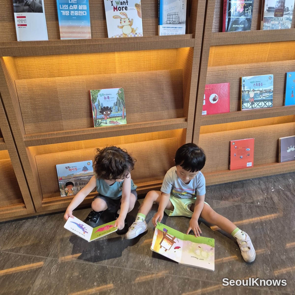 Resom Resort lobby book cafe