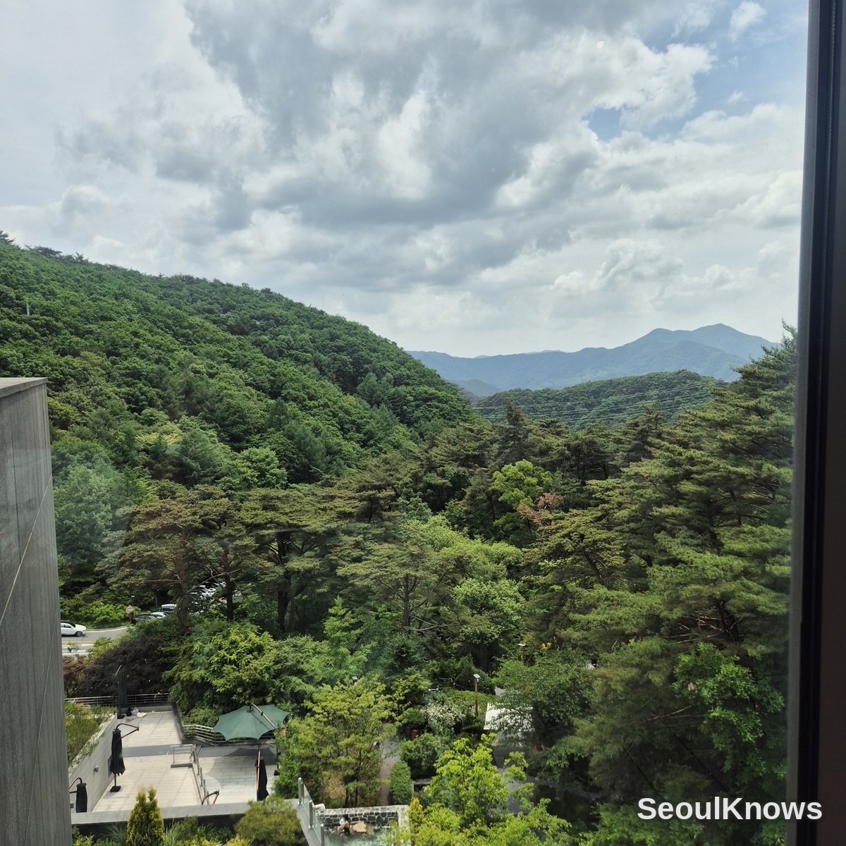 Deulbap-ae window forest view