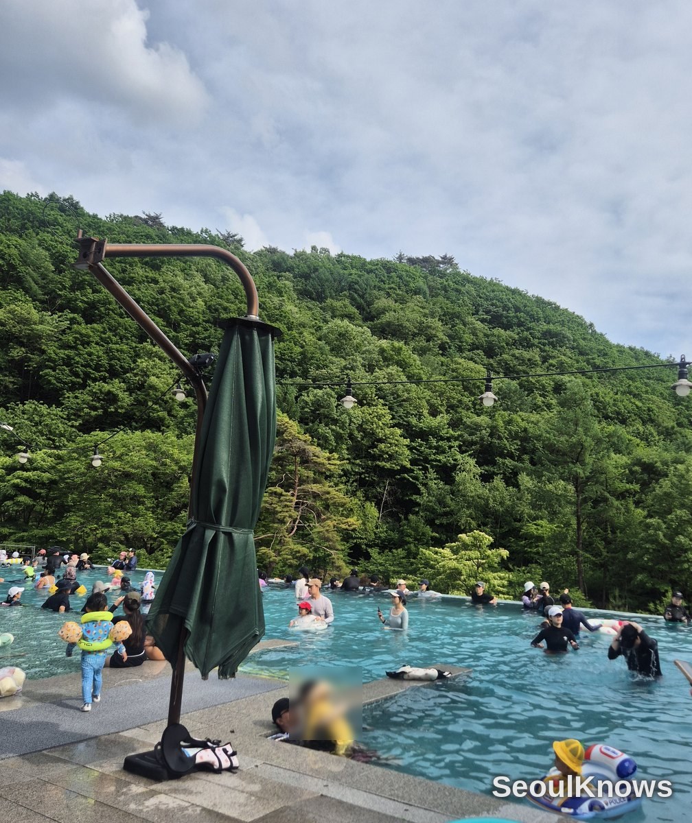 Have9 outdoor infinity pool with mountain view