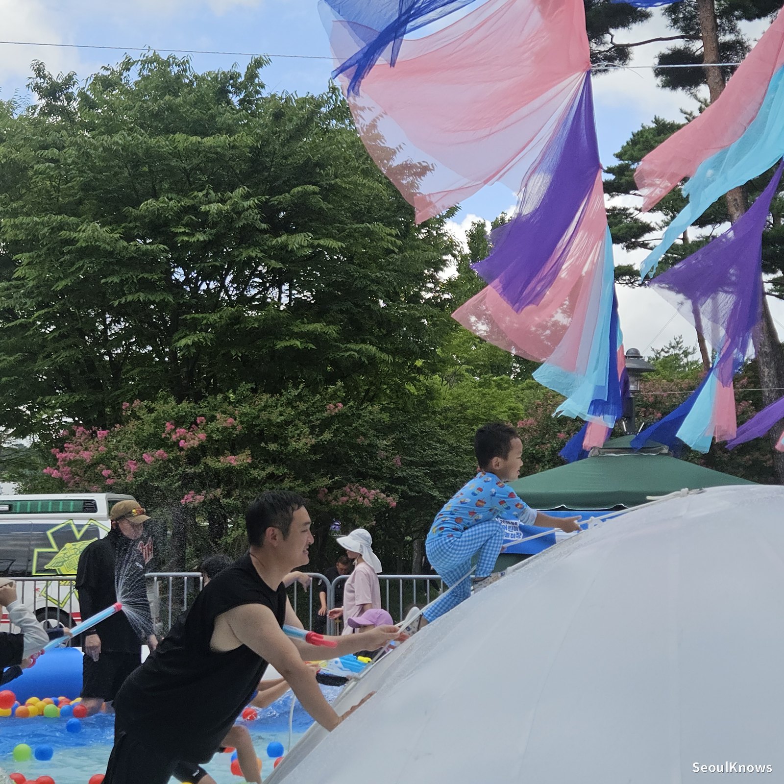 A family enjoying Mapo Children's Water Playground