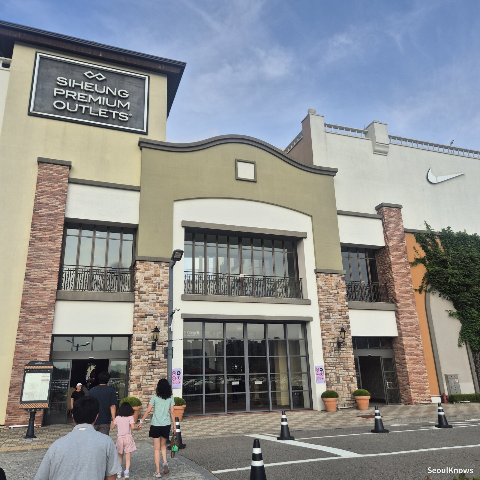 Shinsegae Premium Outlet Siheung entrance in Korea