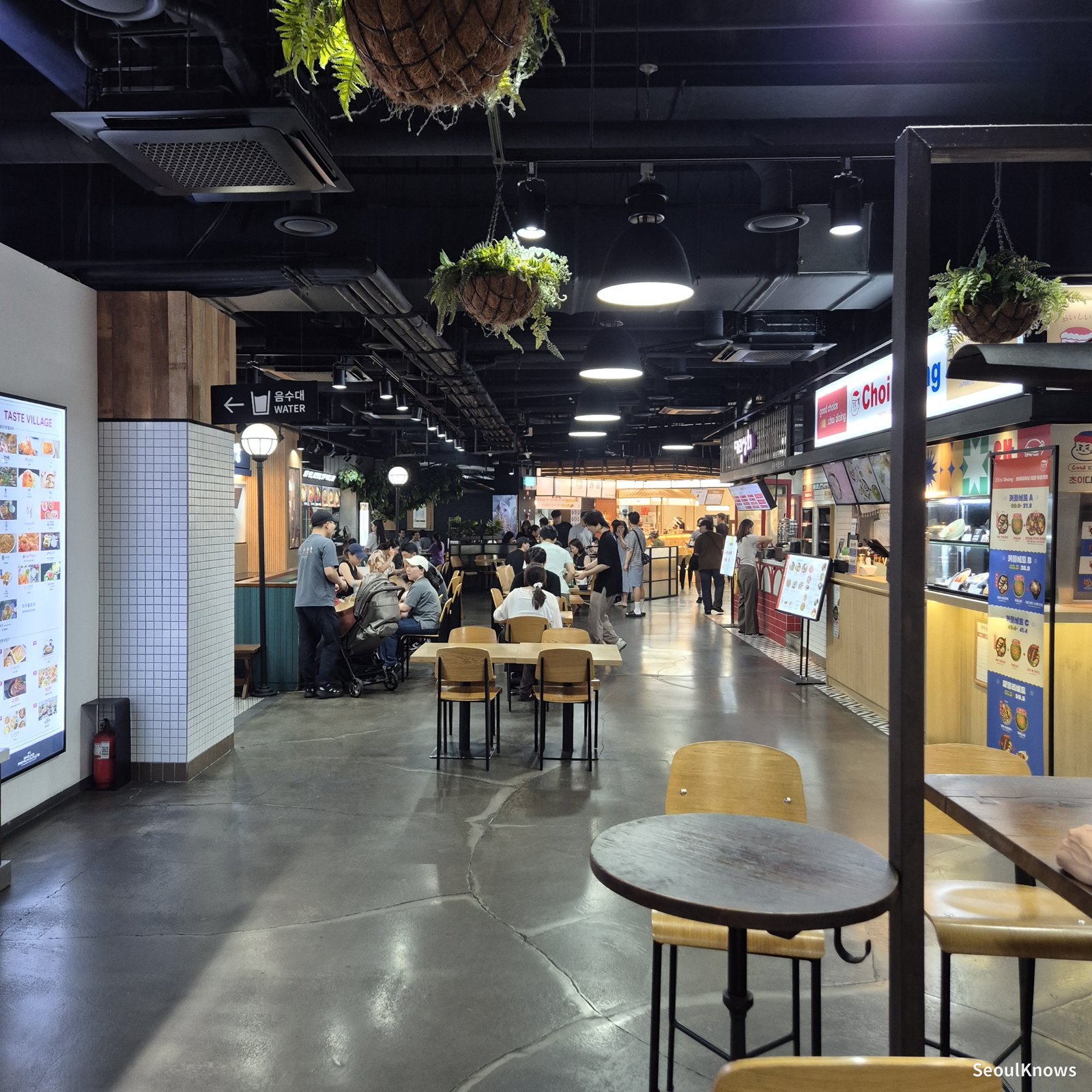 Food court at Shinsegae Siheung outlet