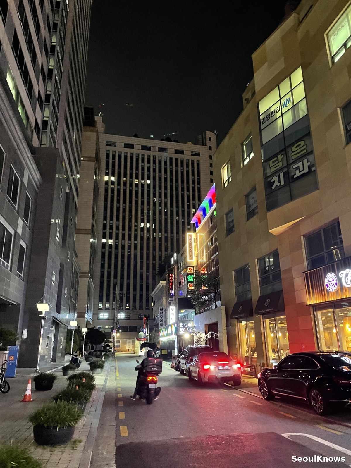 Street of motels near a Korean nightlife district
