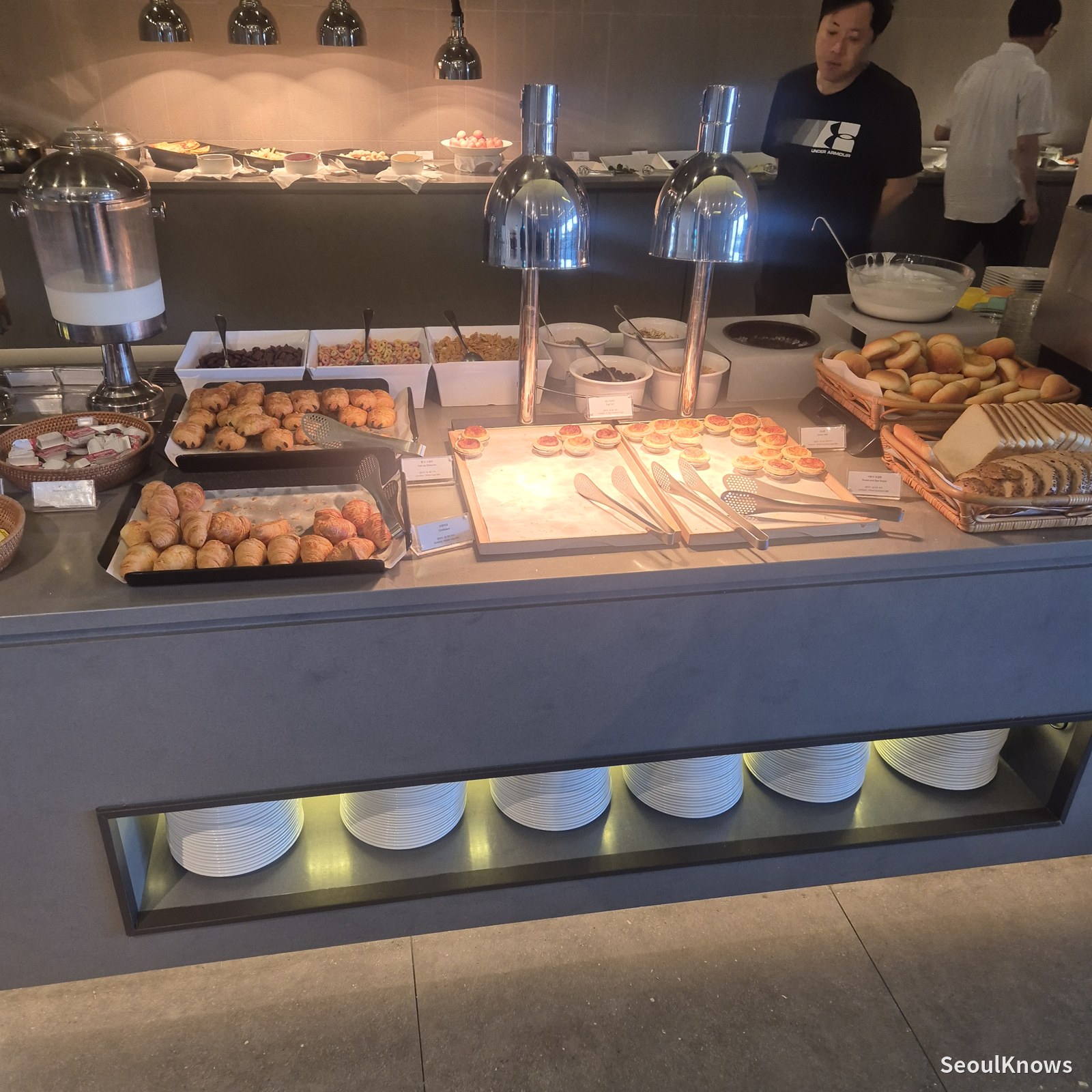 Warm dish buffet counter