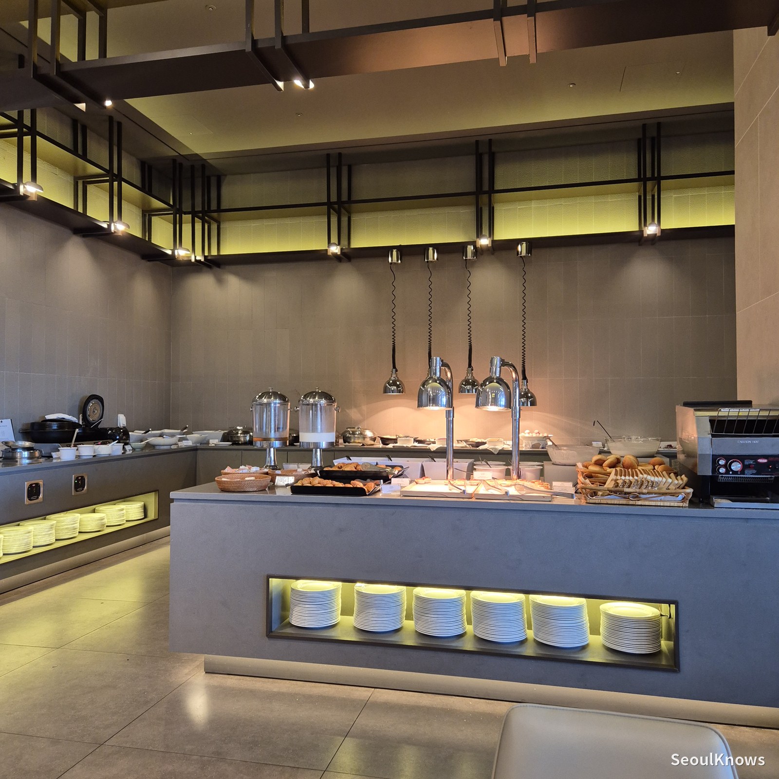 Breakfast buffet counter