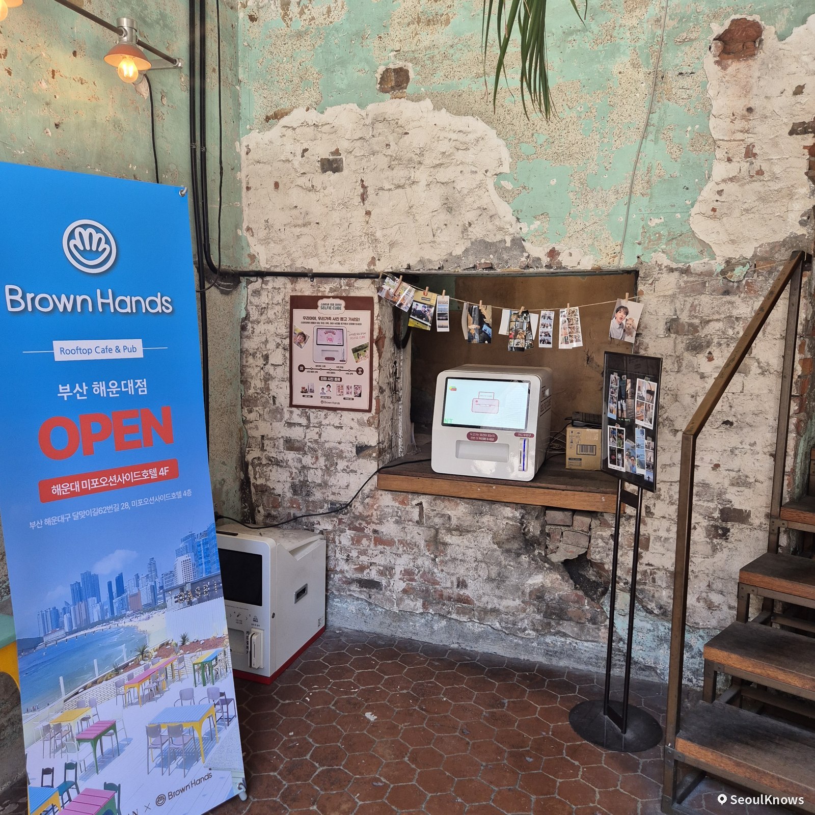 Self-order kiosk at Brown Hands Baekje cafe