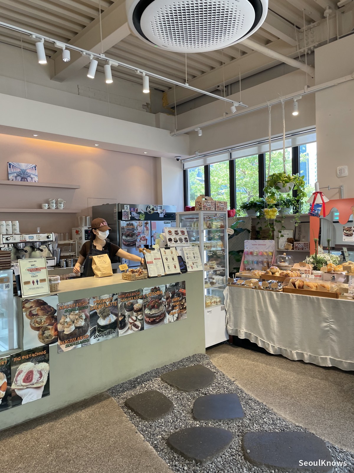 Sogulsok Gimpo counter and dessert display