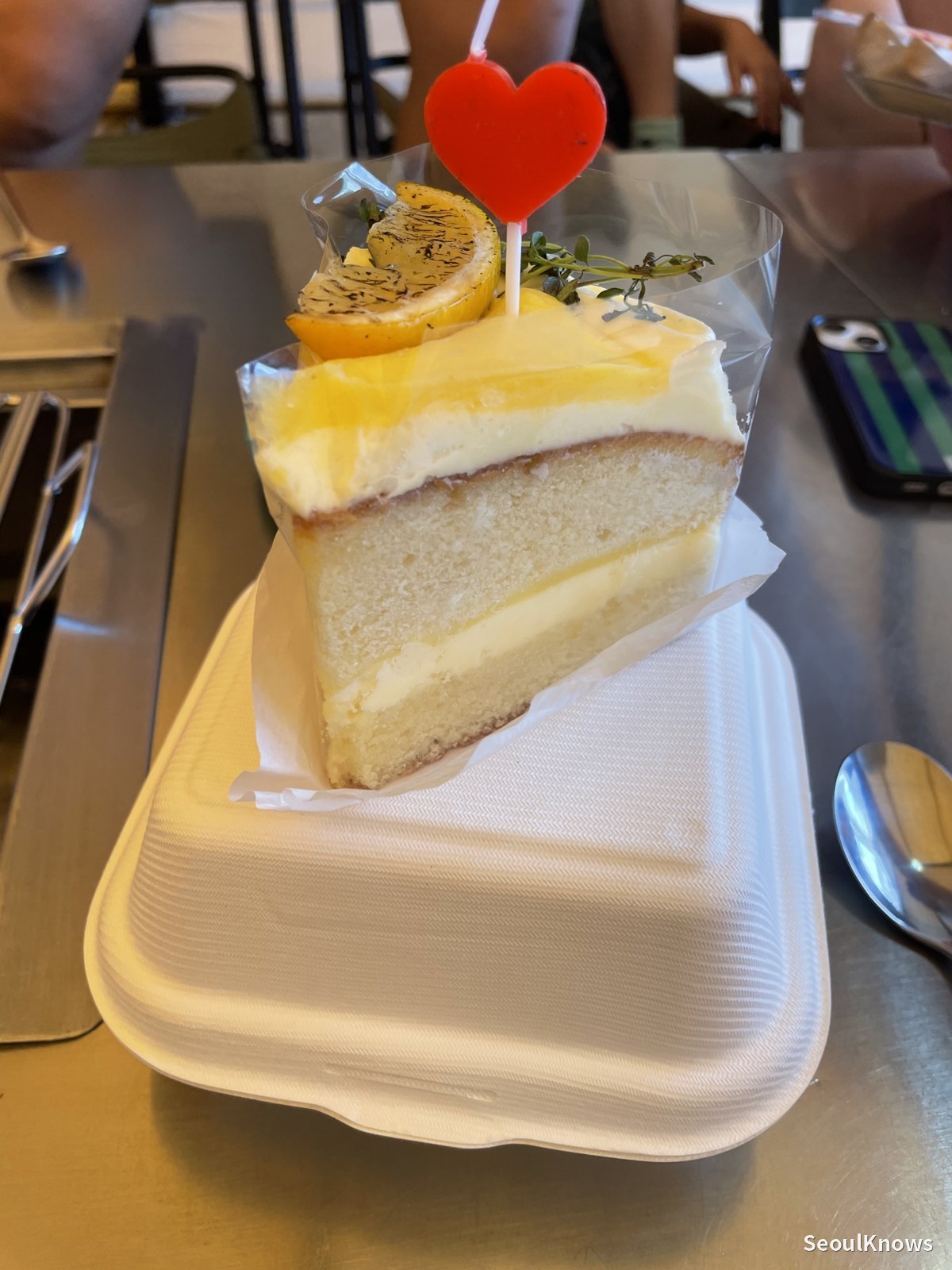 Sogulsok Gimpo lemon cake slice