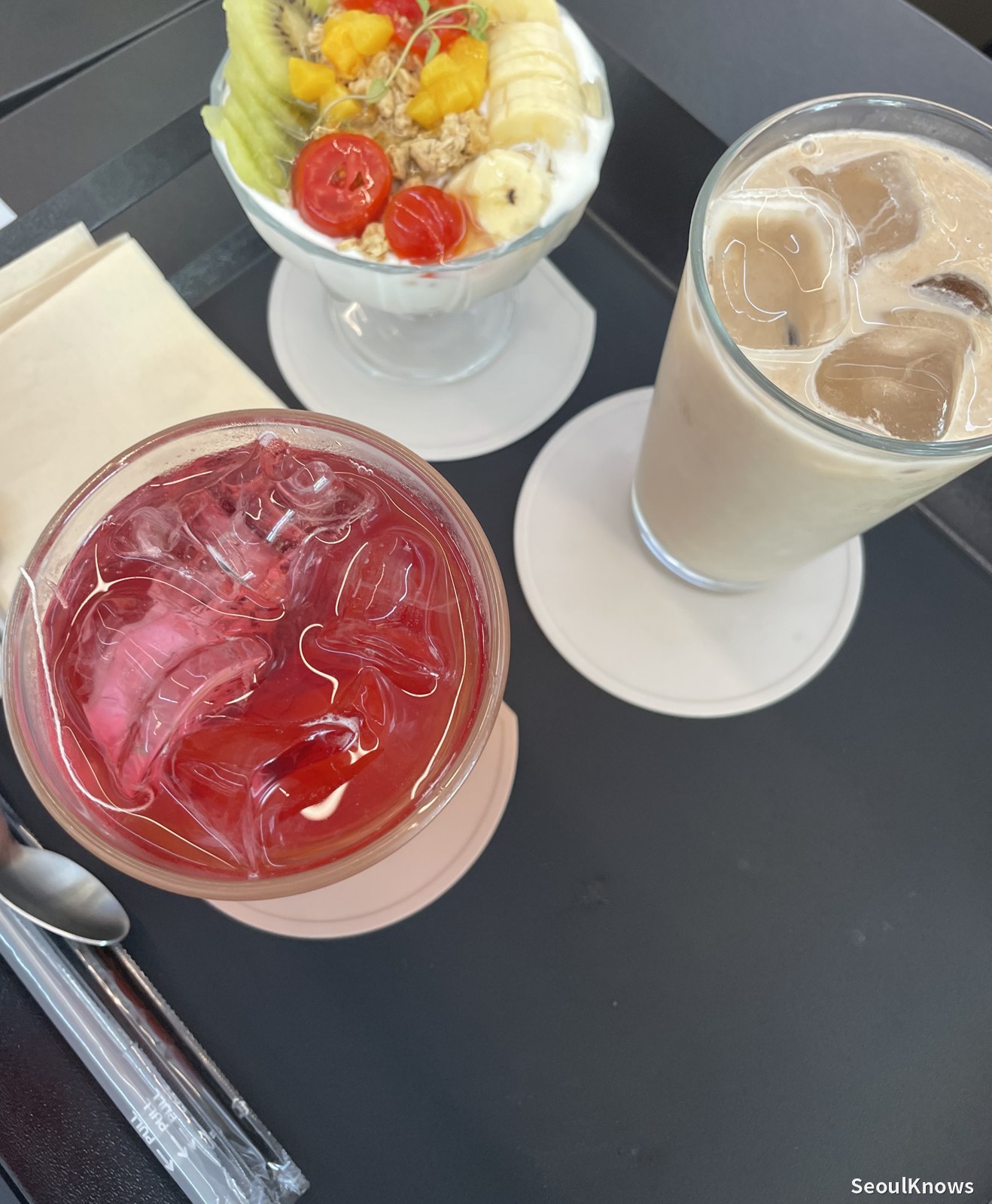 Granola yogurt bowl and drinks at Gallery de Aqua