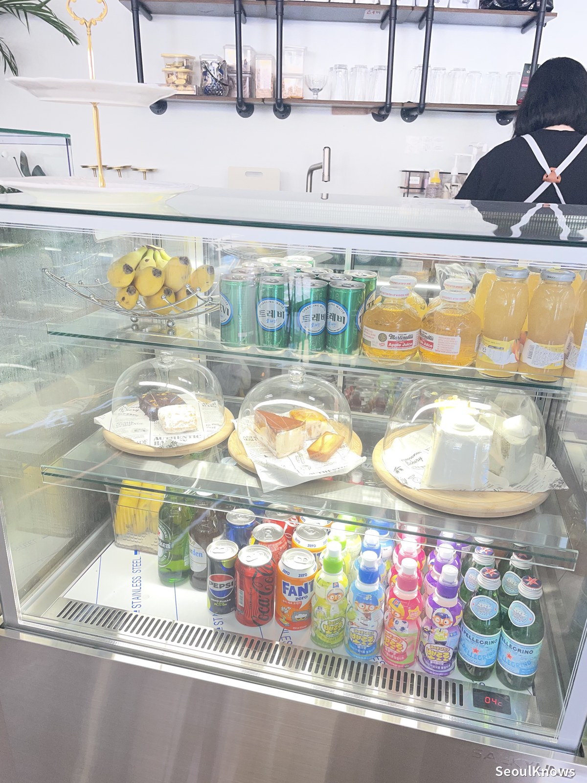 Dessert showcase at Gallery de Aqua