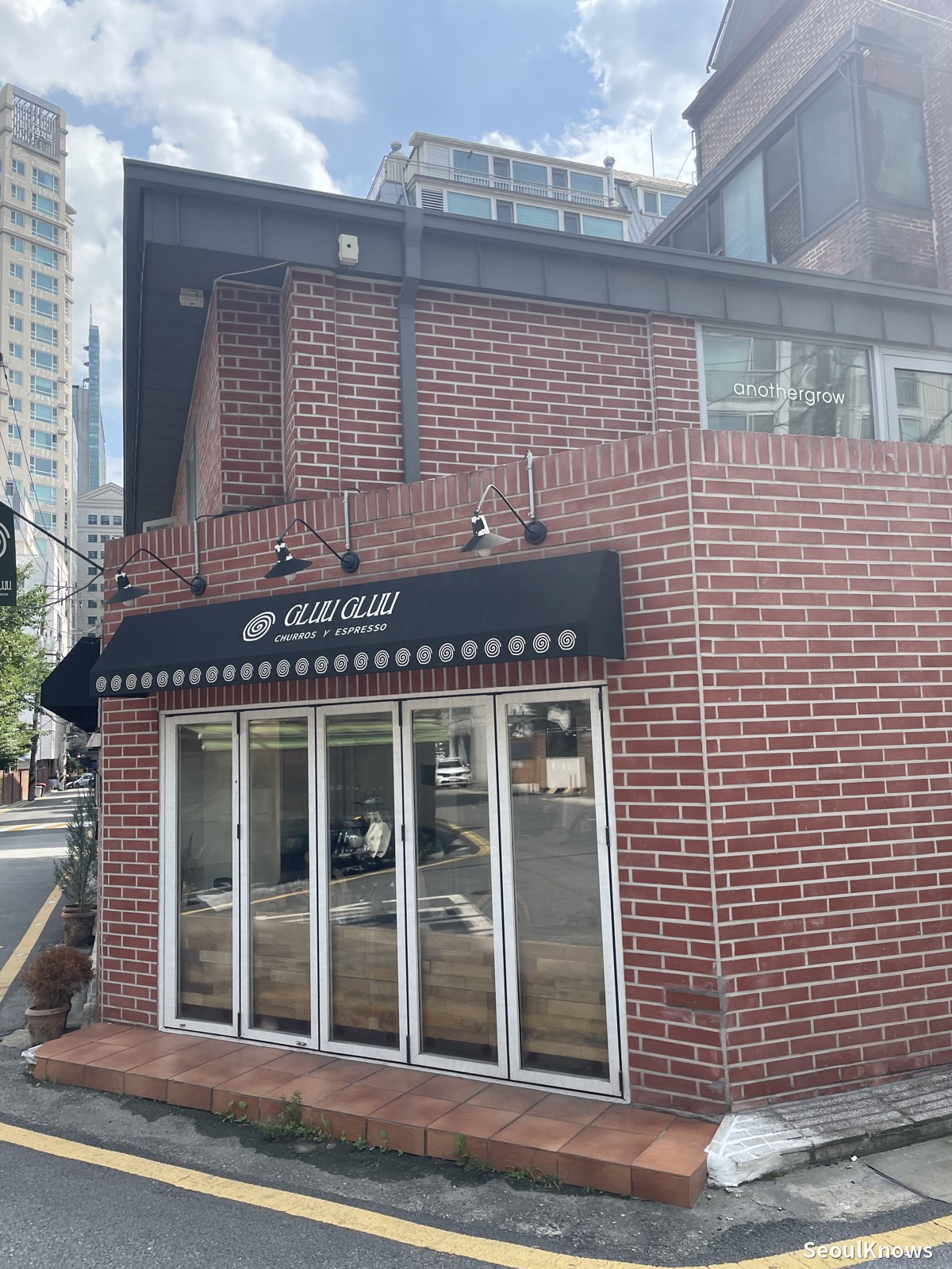 Gluglu Spanish churros cafe near Samseong Station Seoul