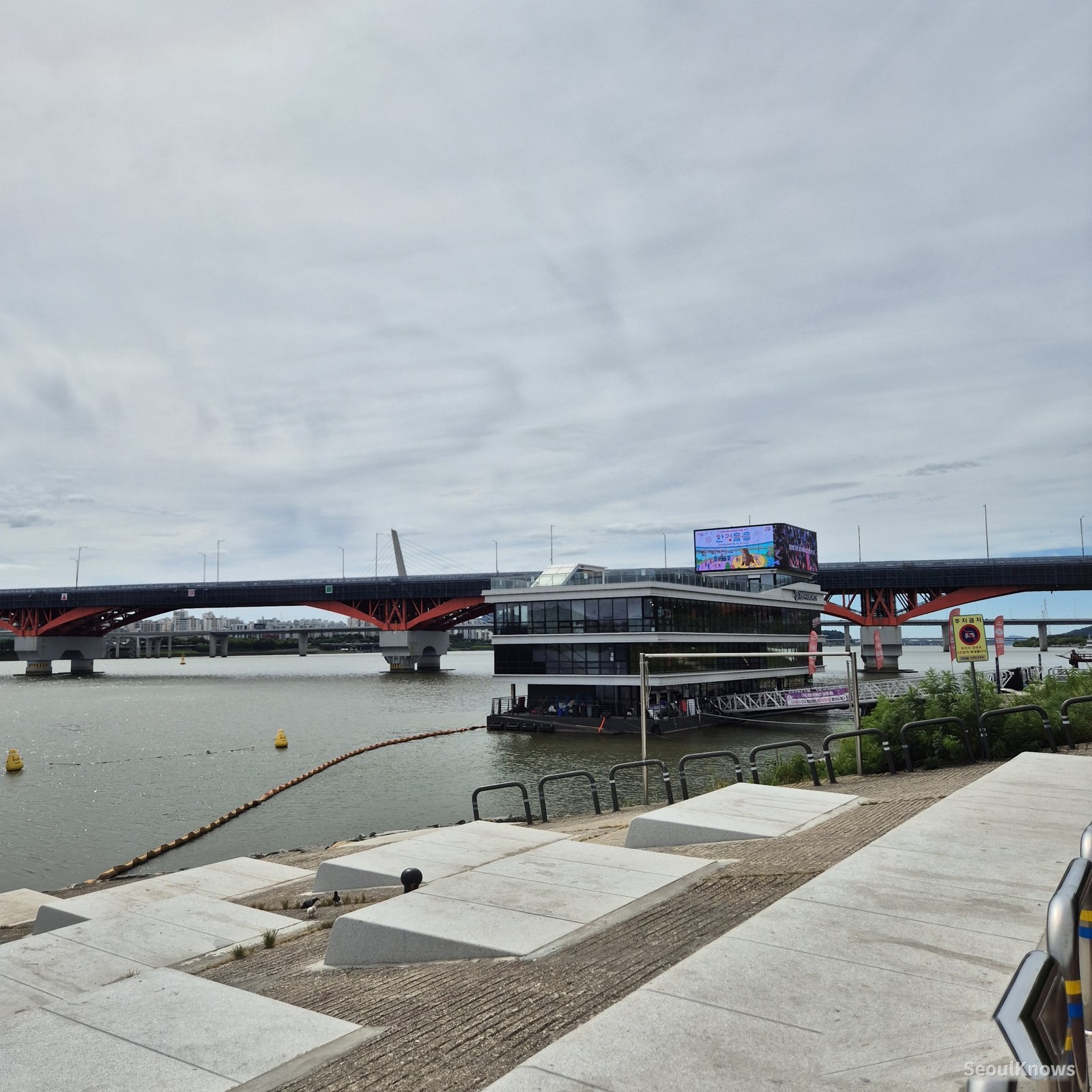 Mangwon Pier exterior