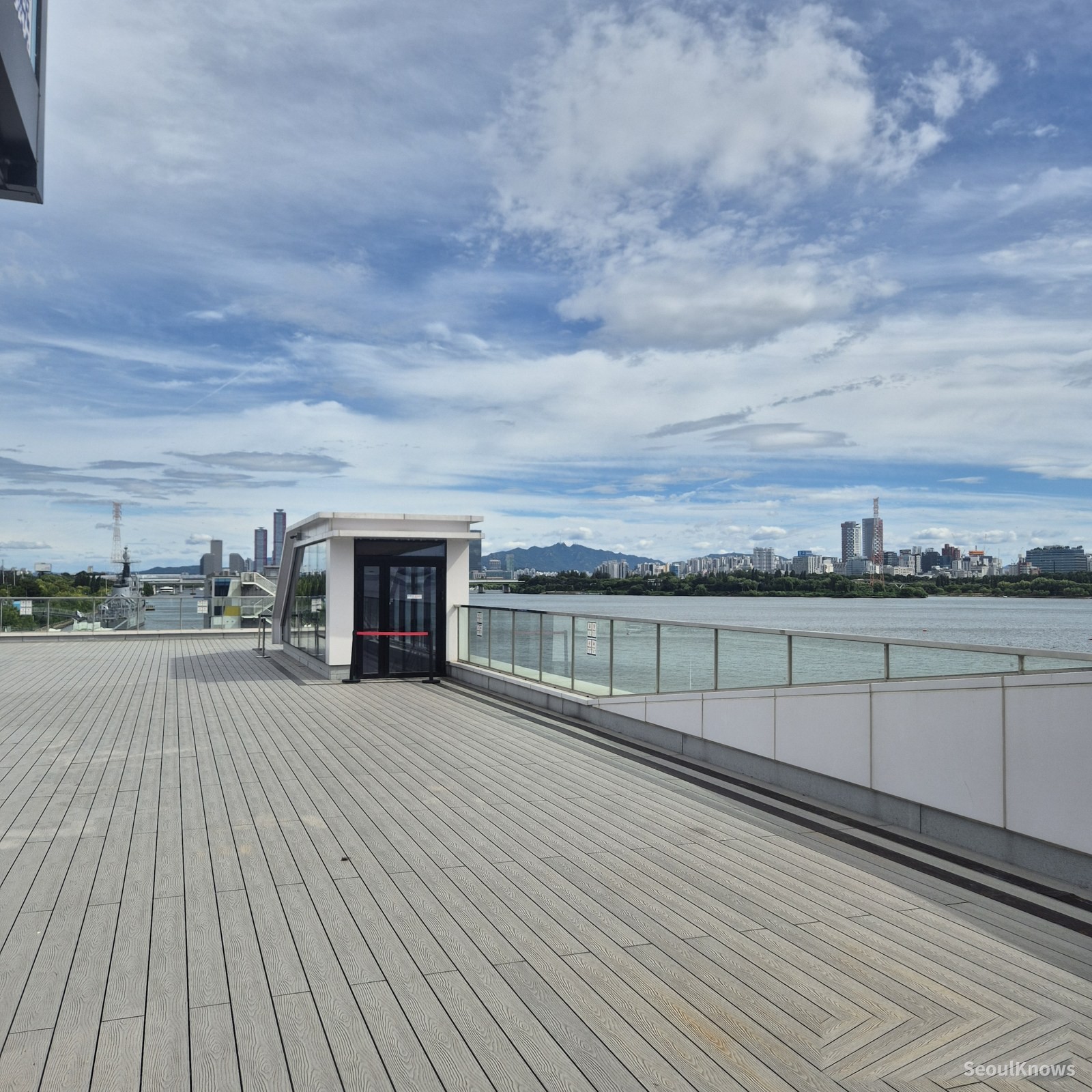 Han River seen from Mangwon Pier
