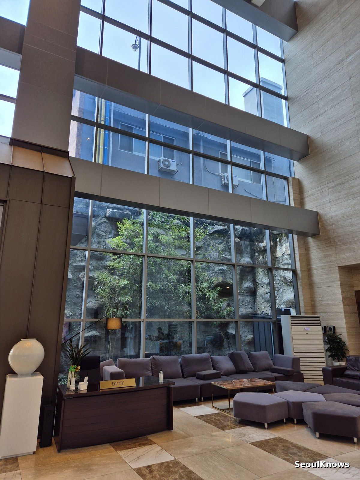 Lobby lounge at Hotel Susung Daegu with floor-to-ceiling windows facing the forest