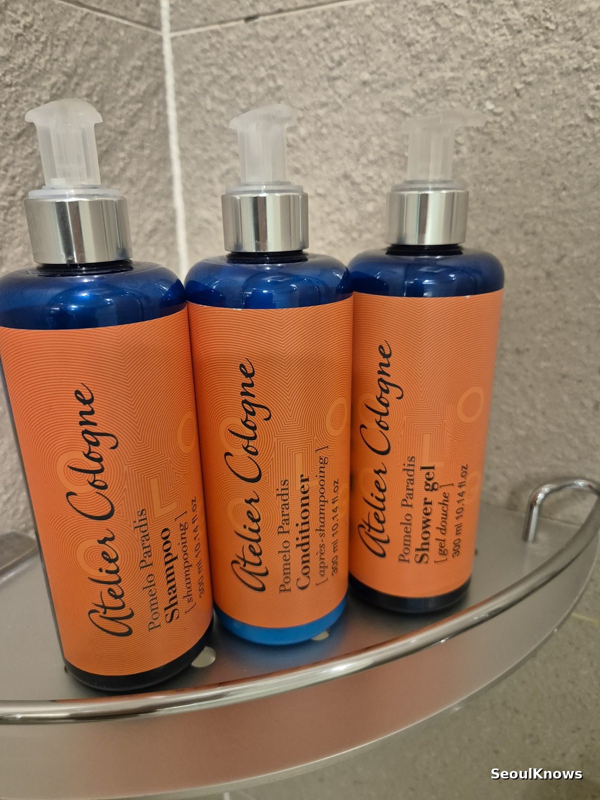 Atelier Cologne shampoo conditioner and shower gel amenities at Hotel Susung