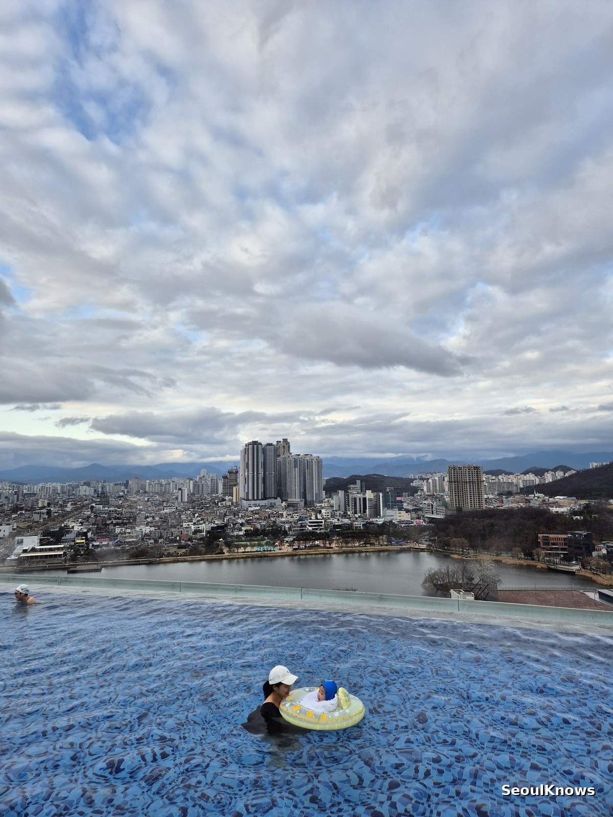 View of Suseong Lake from the infinity pool edge at Hotel Susung