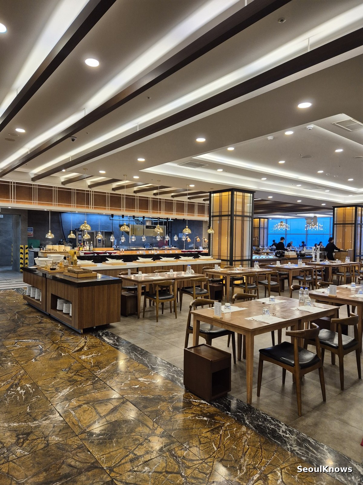 Four Seasons buffet restaurant interior at Hotel Susung Daegu