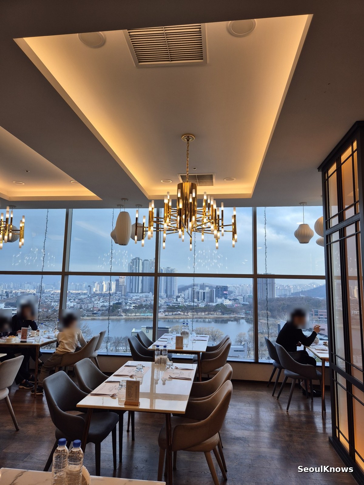 Window seats at the Four Seasons breakfast buffet with Suseong Lake view