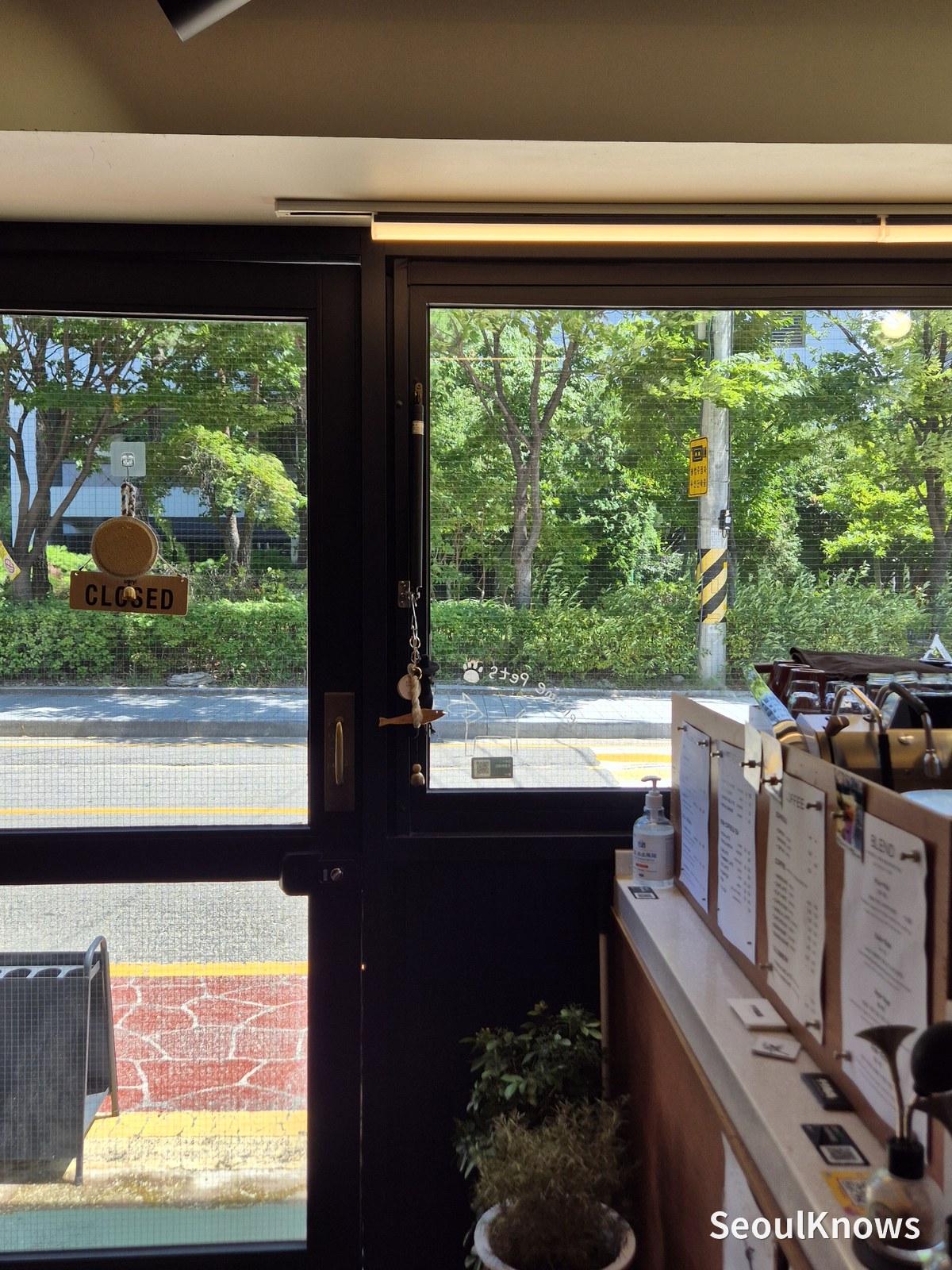 Gyeongui Line Forest Park seen from the cafe entrance