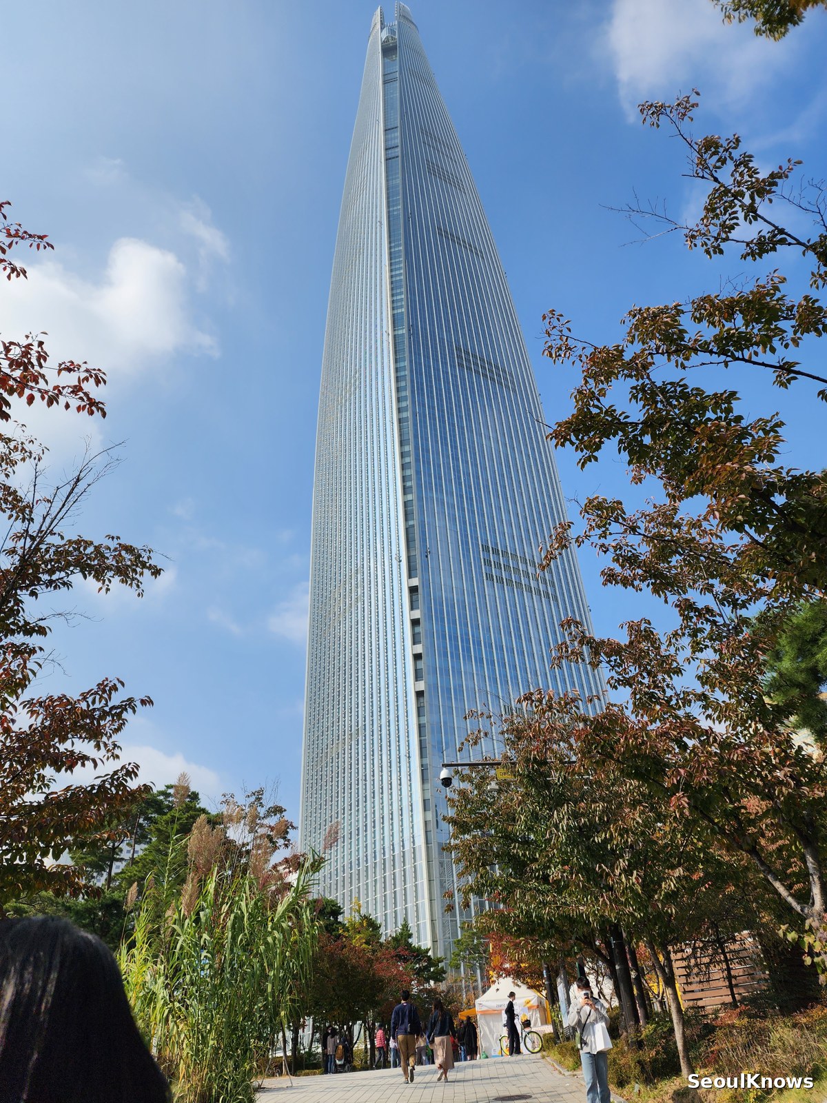 Lotte World Tower exterior from the ground