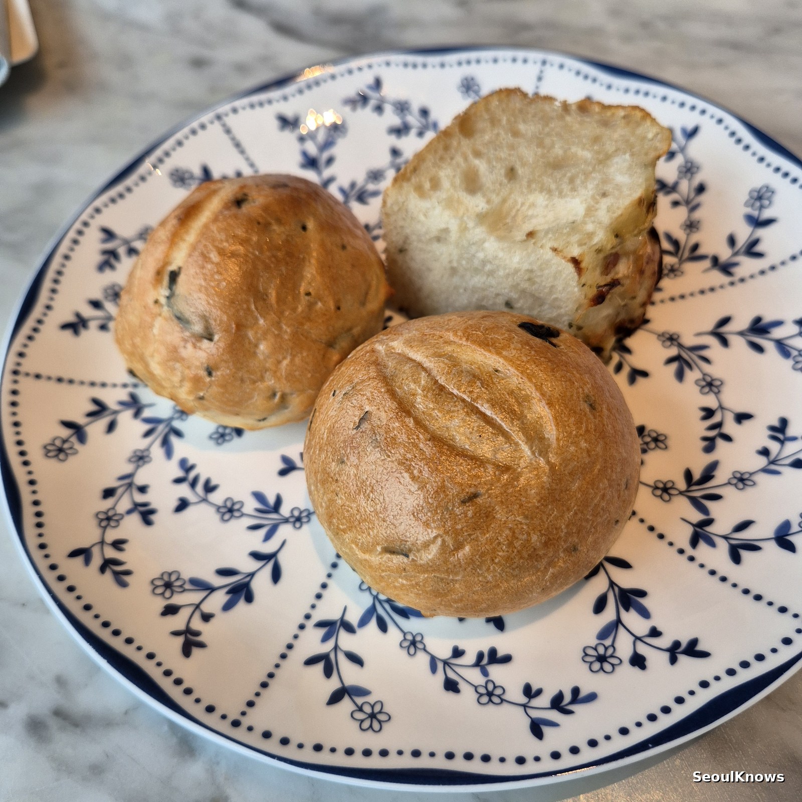 Complimentary house bread at McQueens Grill and Bar