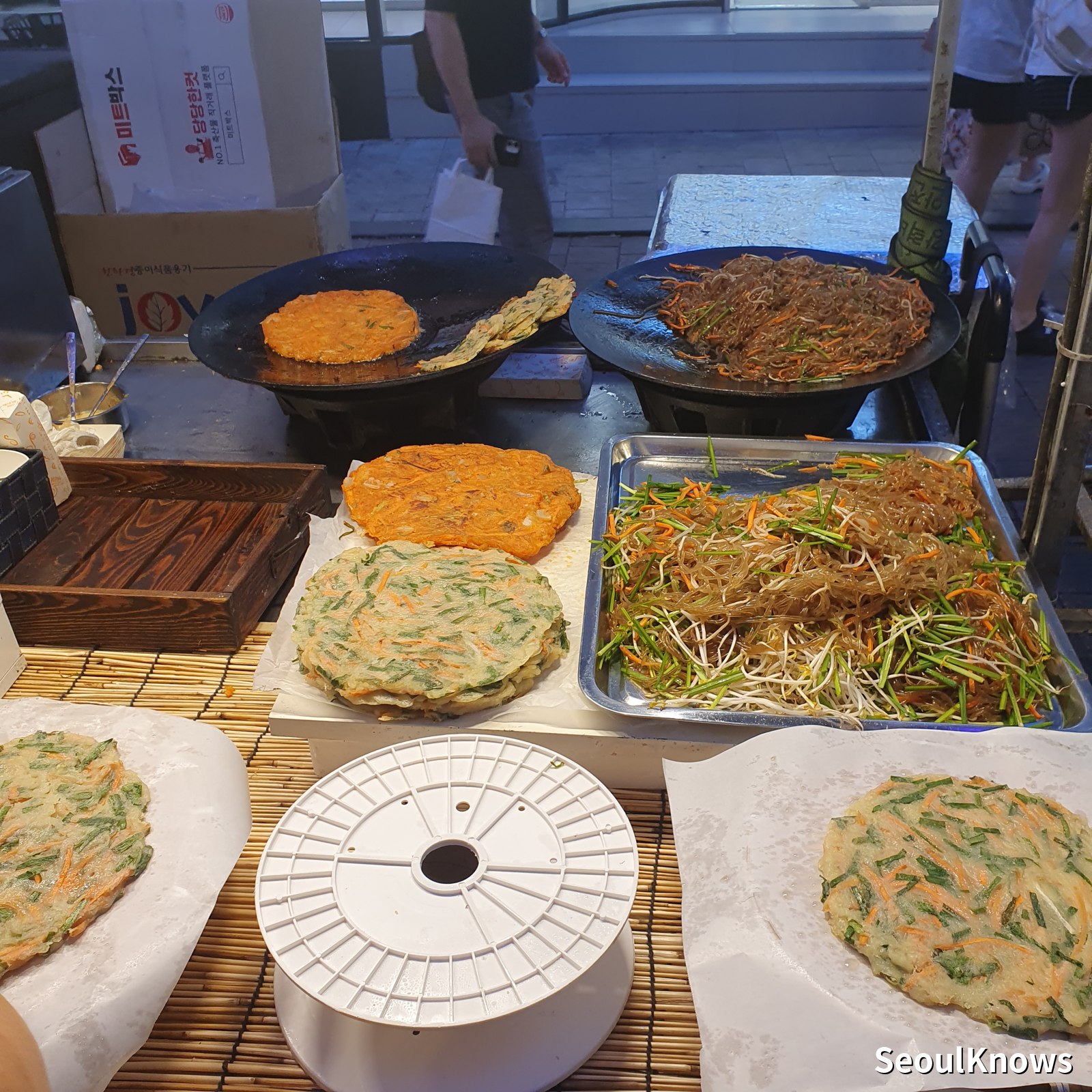 Green onion and mung bean Korean pancakes