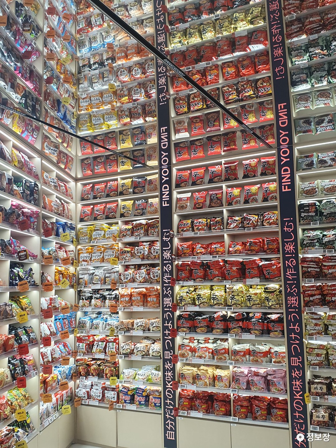 Myeongdong Shopping Guide: The Best Stores to Browse (Mimiline, Wiggle Wiggle, Emart24 Ramyun Lab, Daiso & Olive Young)