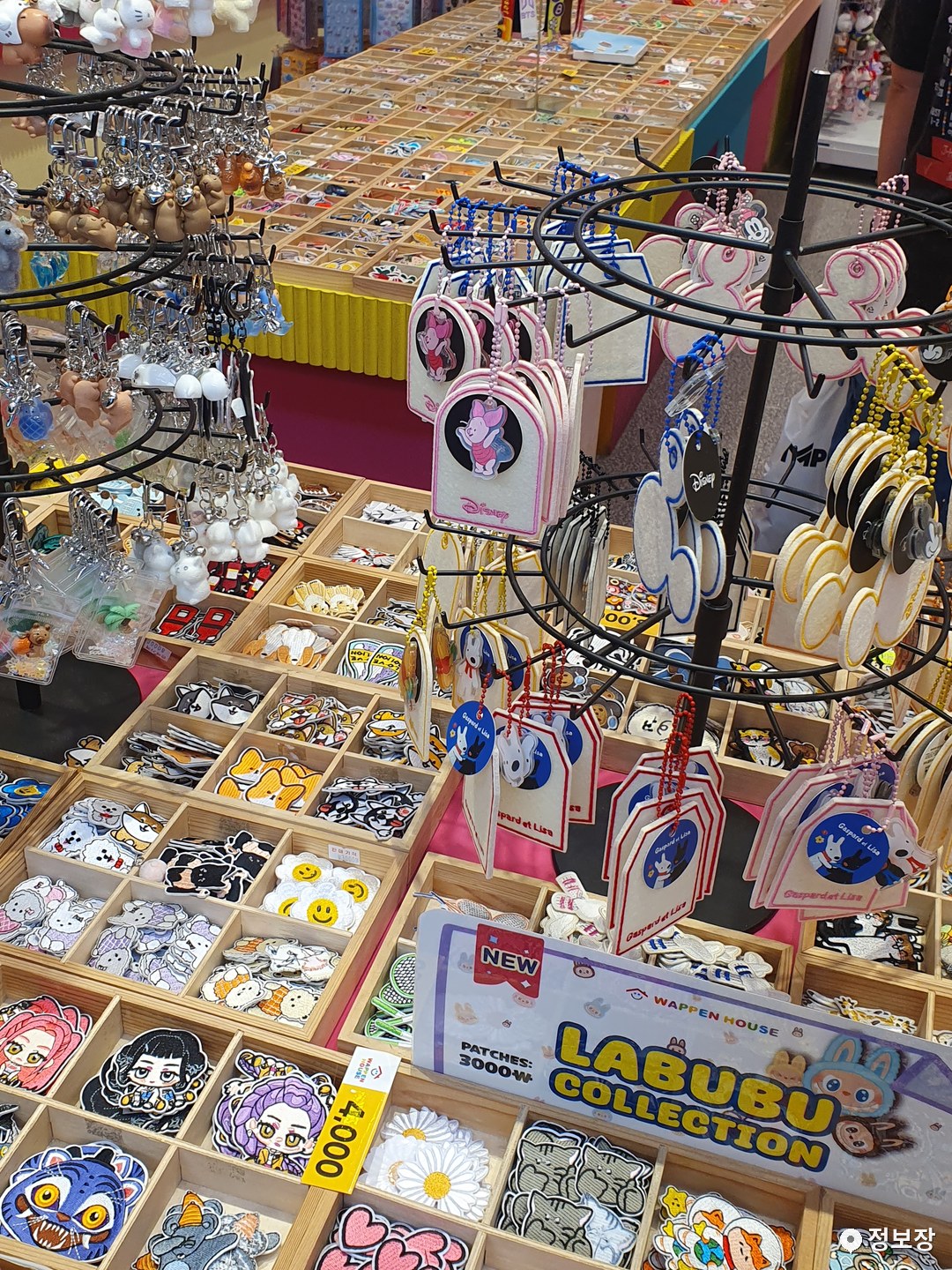 Accessory stall in Myeongdong