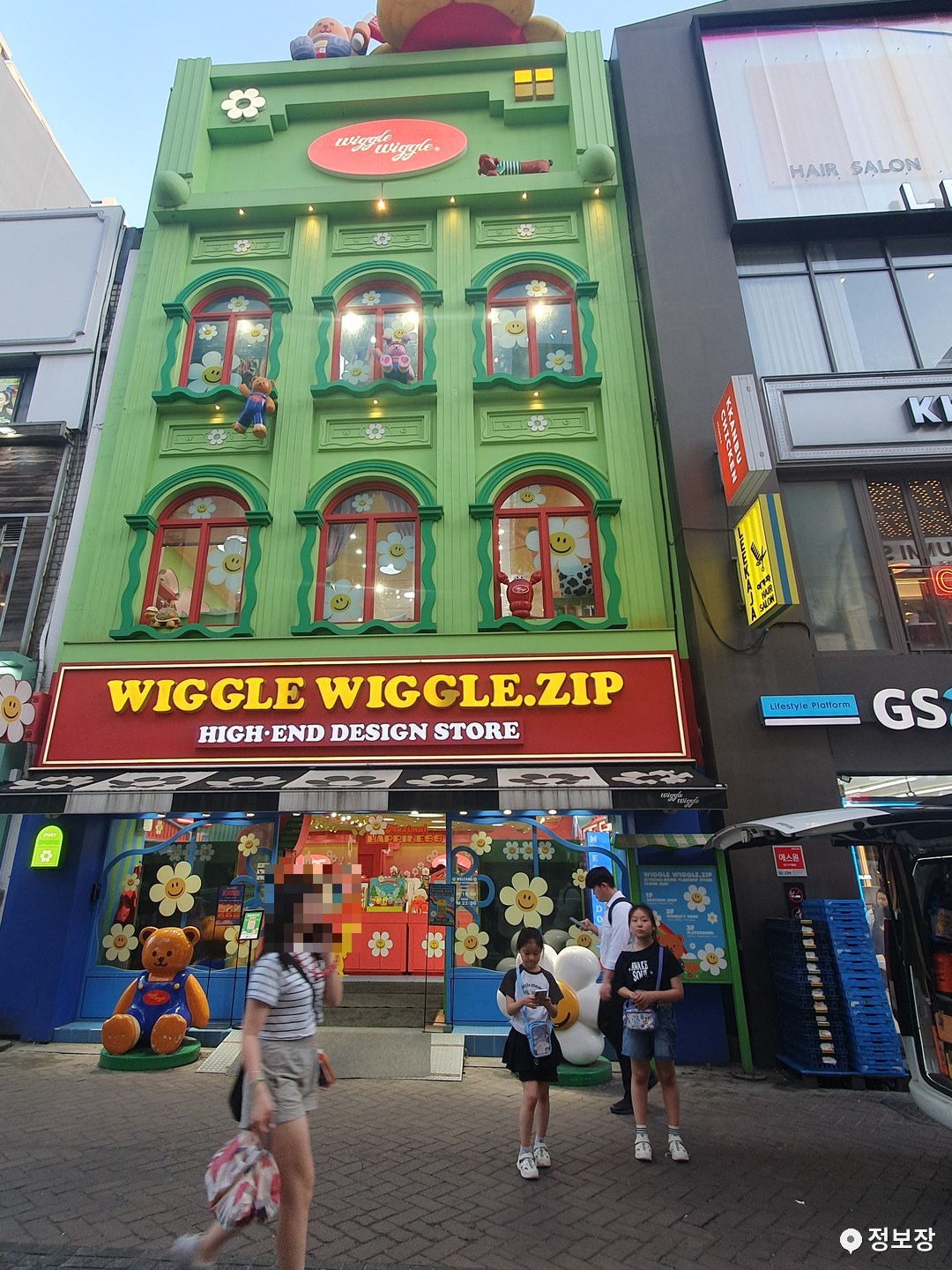 Wiggle Wiggle green building